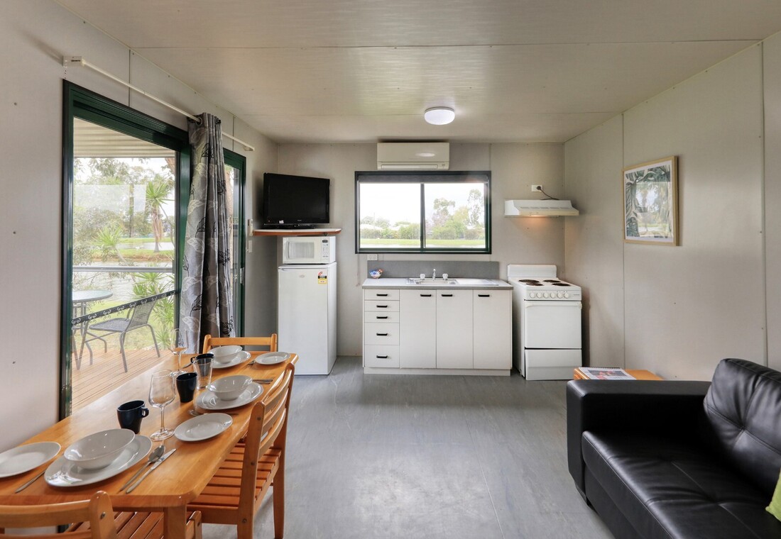 Family Cabin - Sleeps 3